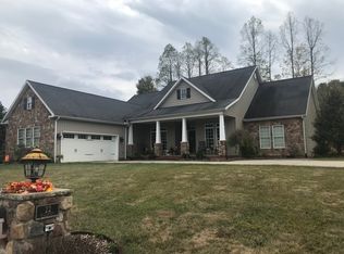 22 Killarney Rd, Winfield, WV 25213