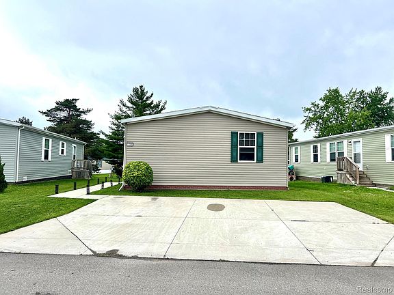 5th image of 17096 Detroiter Ave