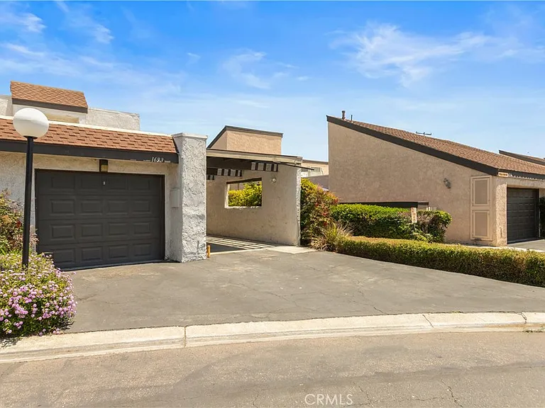 1693 S Heritage Cir — Photo 3
