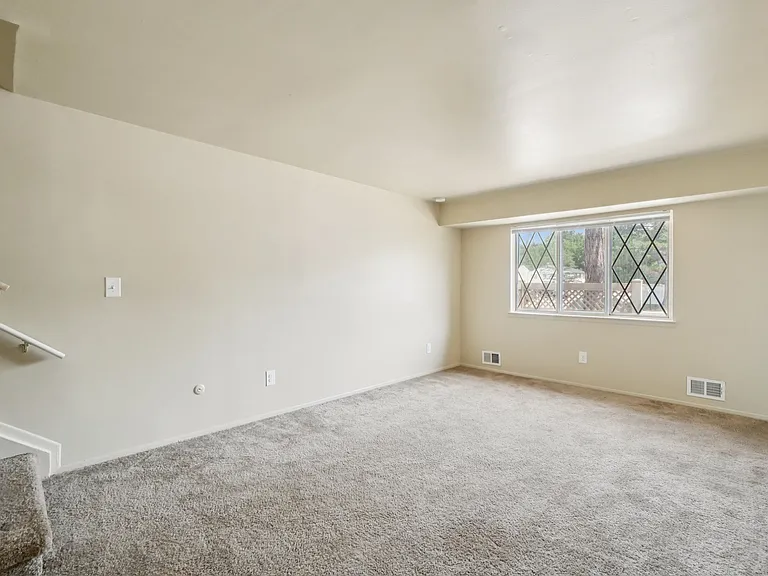 Creekside Apartments — Photo 20