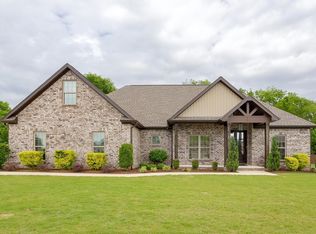 137 Zhender Cv, Tuscumbia, AL 35674