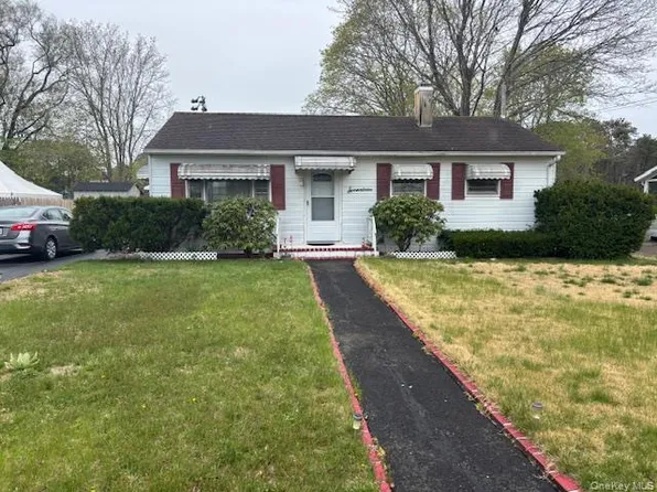 17 Brown Street, Riverhead, NY 11901