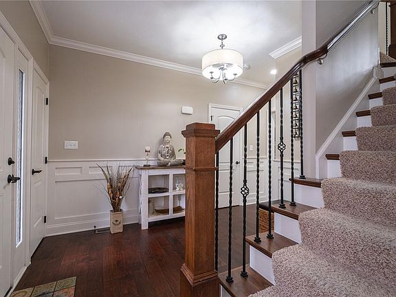 2nd image of 547 Briarwood Ave