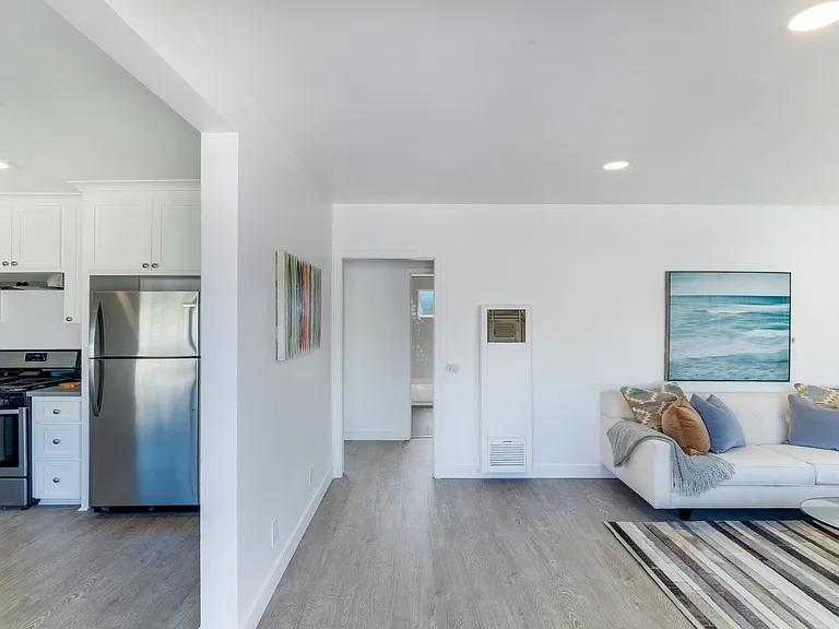 2320 E 6th Street — Photo 5