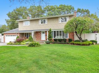6 Vanderbilt Ln, Old Bethpage, NY 11804