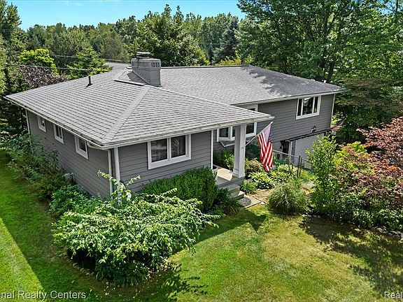 3rd image of 1785 Middle Rd