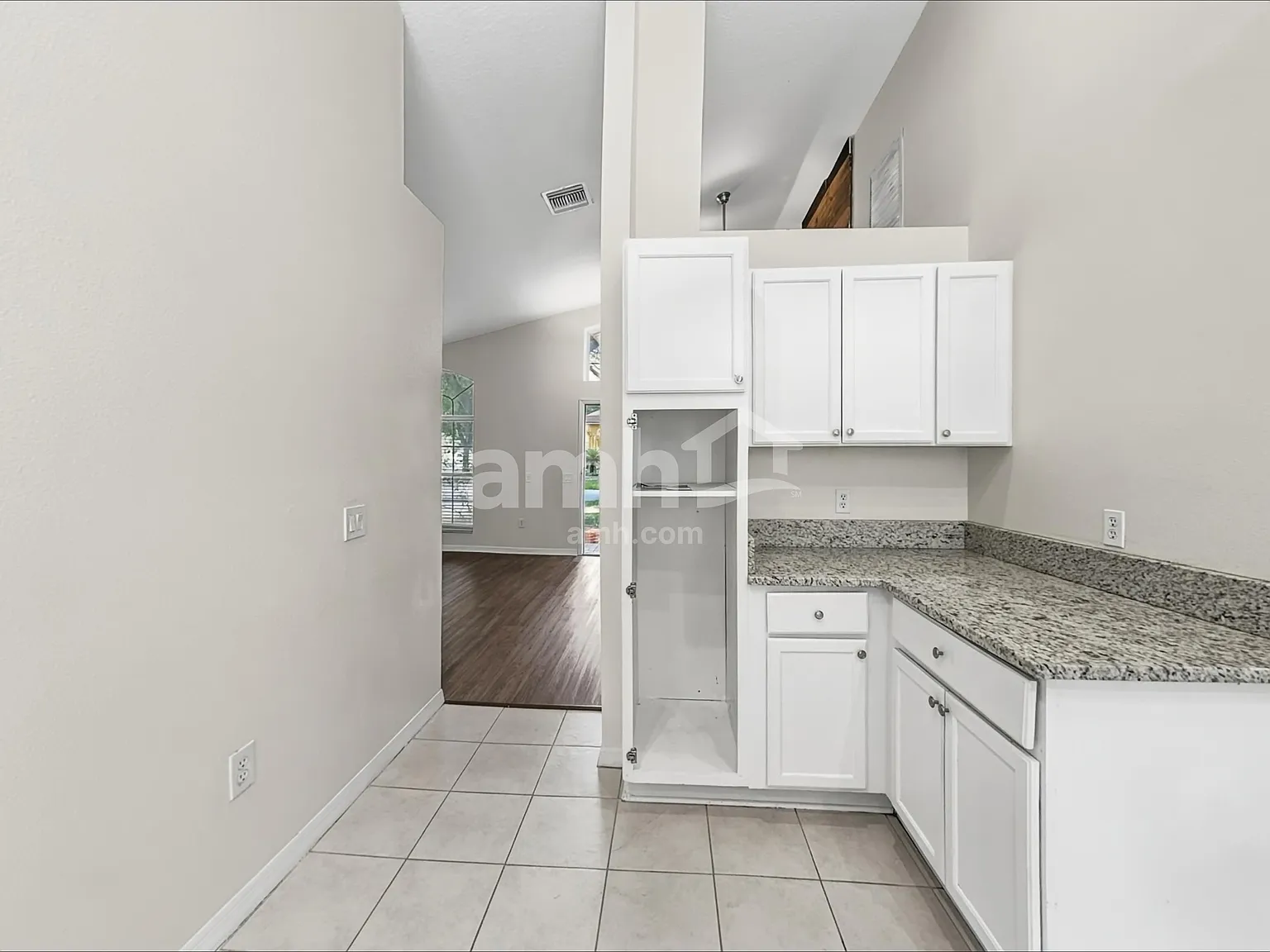 3 bed, 2.0 bath, 1436 sqft, $2,170 — Photo 4
