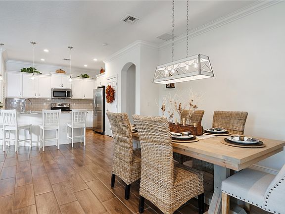 3rd image of 2271 Timberlake Cir