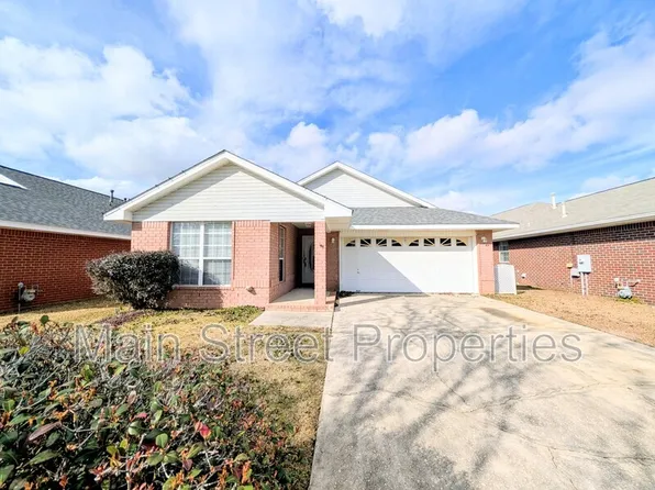 28 Easton St, Cantonment, FL 32533