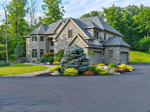 5th image of 49 Thoreau Dr