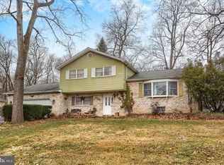 302 Robin Hood Rd, Dillsburg, PA 17019