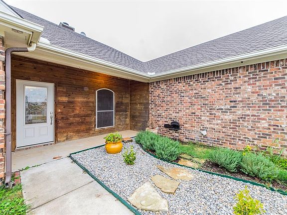 2nd image of 126 Sunray Ct
