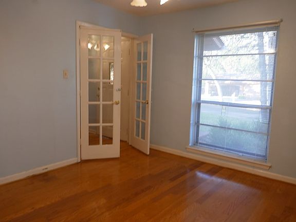 3rd image of 511 Ravenwood Dr
