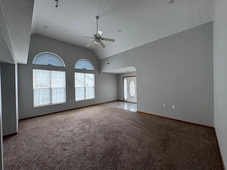 822 SE 44th Ter — Photo 3