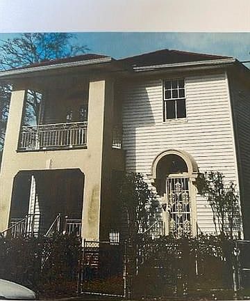 2nd image of 2267 Carondelet St