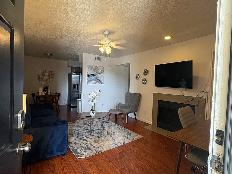 3851 Evergreen St — Photo 2