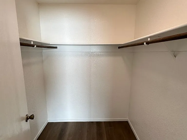 312 N Riverside Dr — Photo 18