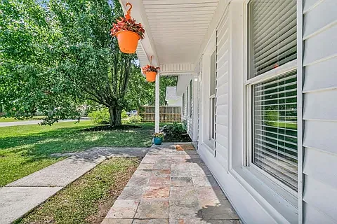 109 Camellia Rd — Photo 4