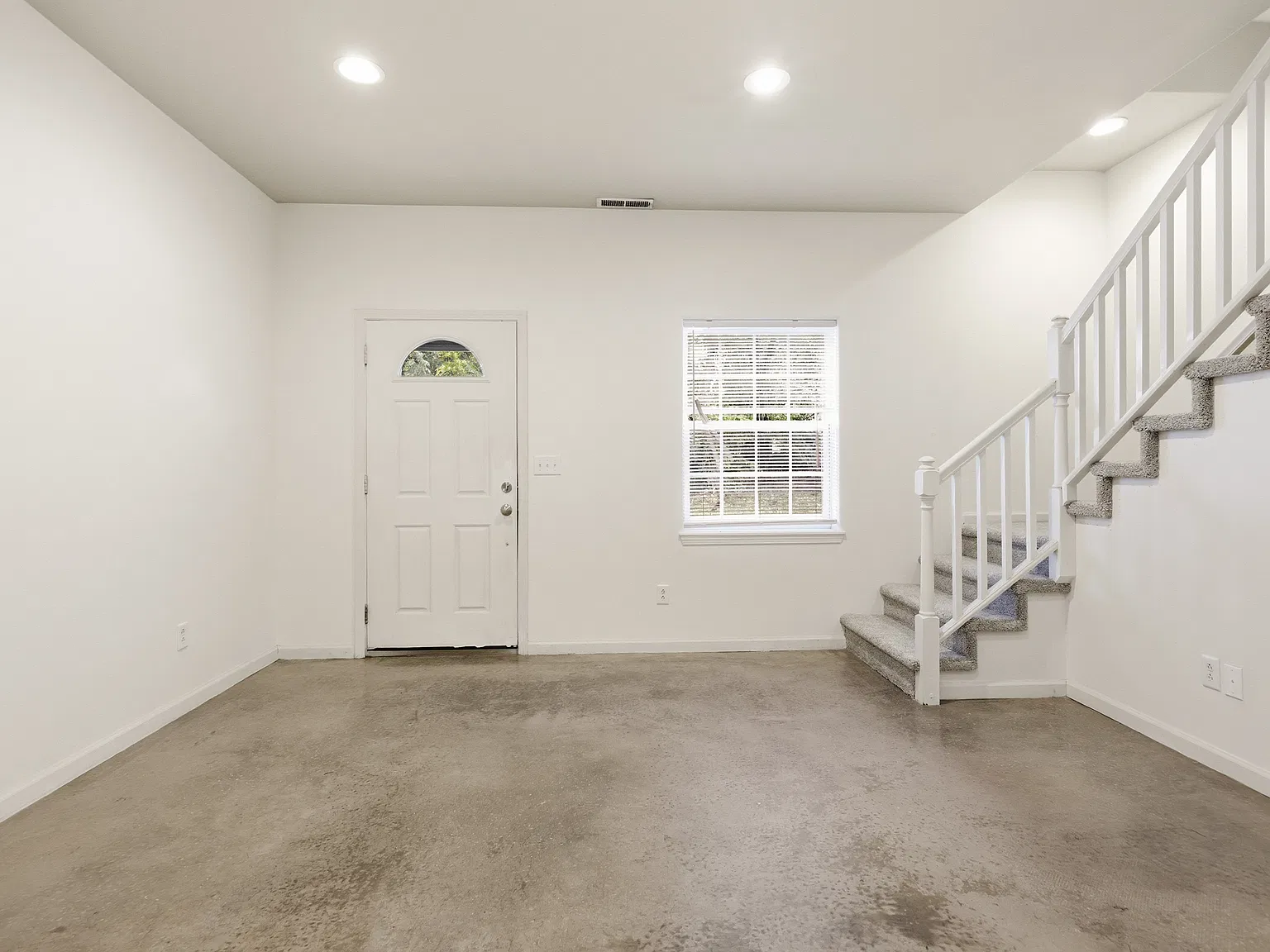 2 bed, 1150 sqft, $850 — Photo 2
