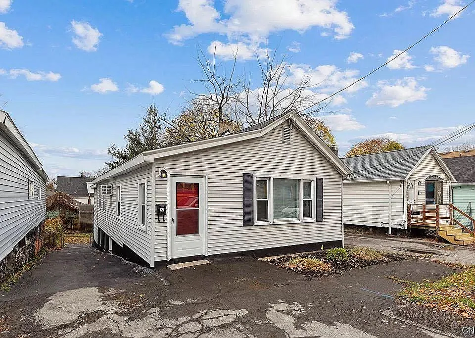727 N Alvord St #BASEMENT
