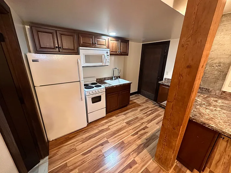 Ebert Apartments — Photo 8