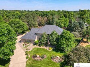 9718 Ascot Dr, Omaha, NE 68114