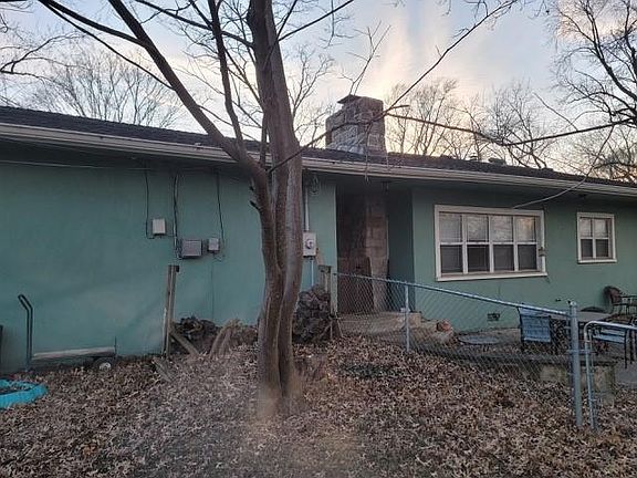 5th image of 300 W 1st St