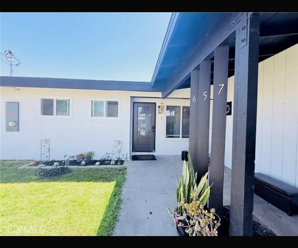 3 bed, 1216 sqft, $3,500 — Photo 1