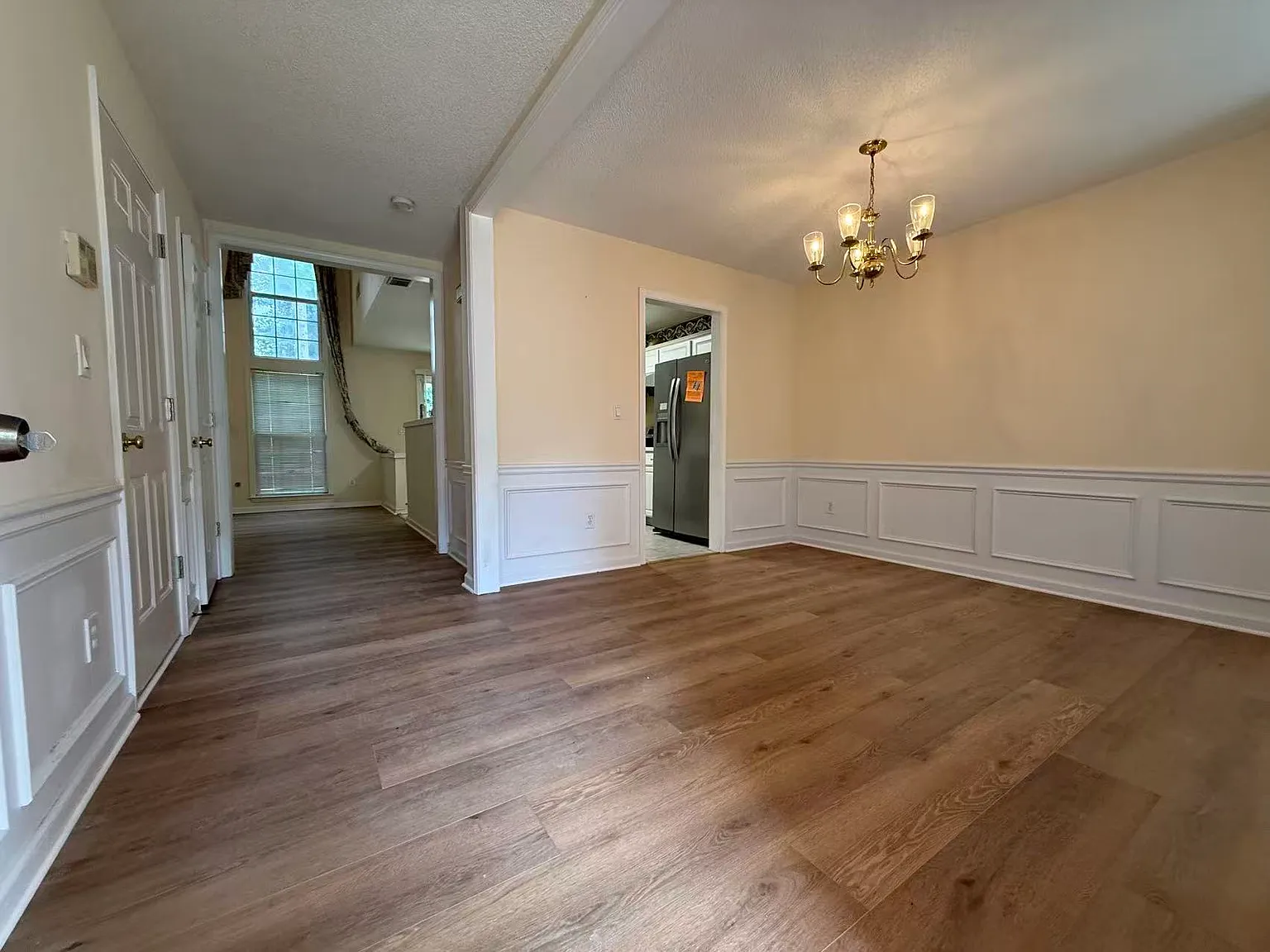 3 bed, 1905 sqft, $2,300 — Photo 2
