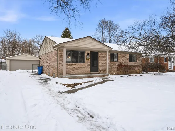 8422 Robindale Ave, Dearborn Heights, MI 48127