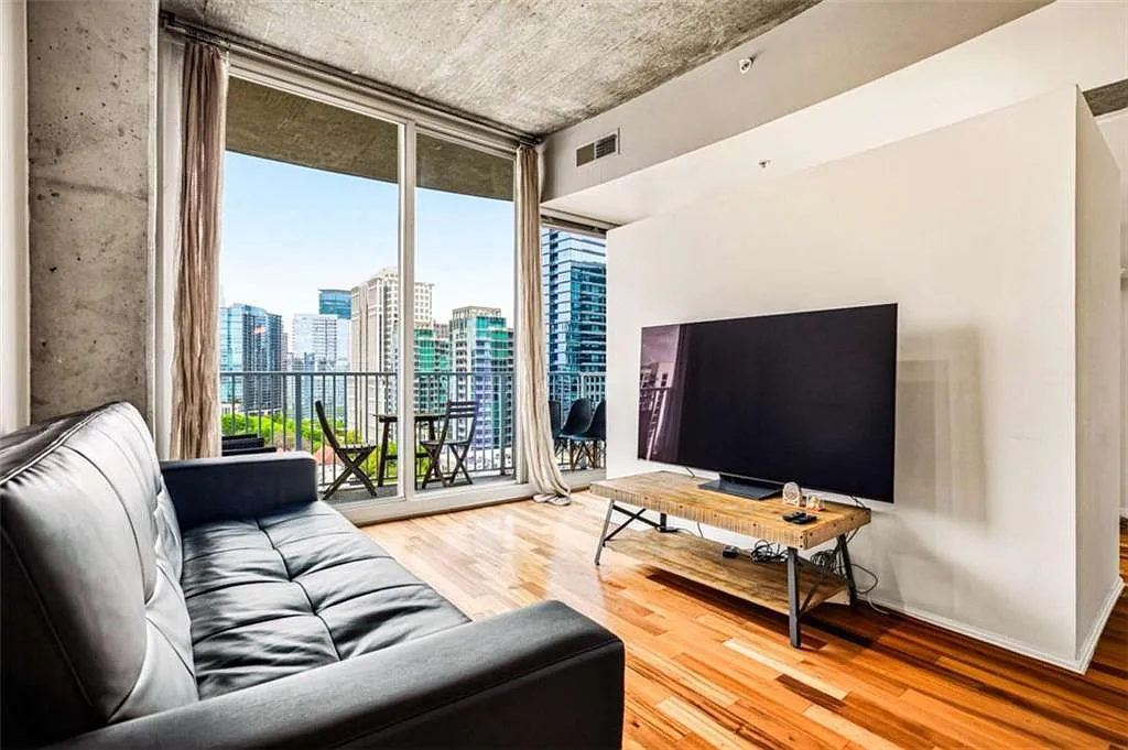 1 bed, 1.0 bath, 678 sqft, $1,850 — Photo 3