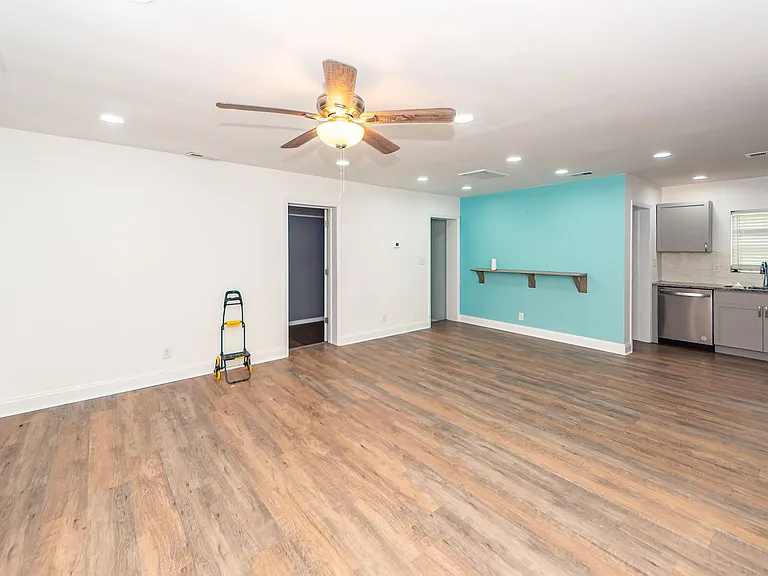 6933 Raymond Ave — Photo 5