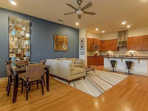 5th image of 2520 Bluebonnet Ln Unit 2