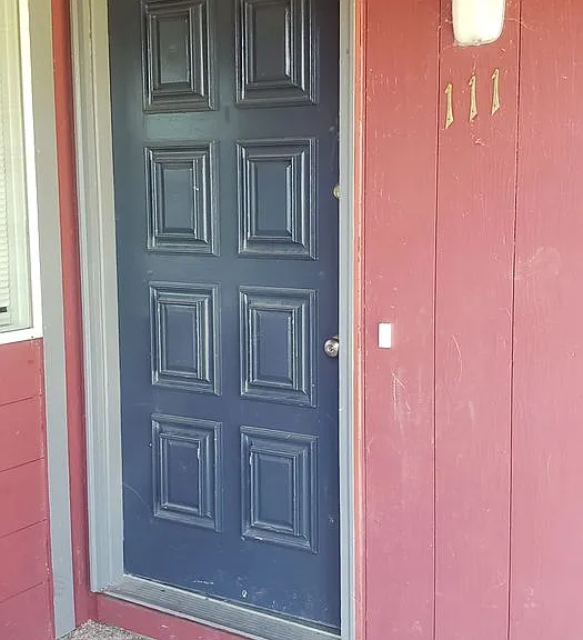 109-111 SW Fleishauer Ln — Photo 3