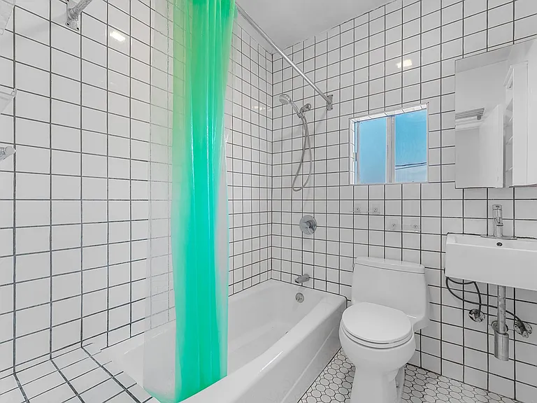 2262 Duane St #2262.5 — Photo 8