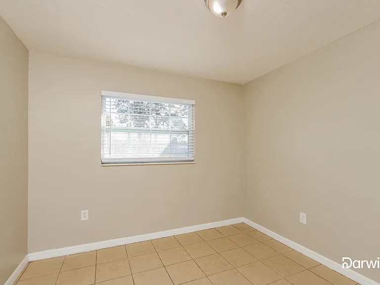 1521 Burgess Ct — Photo 10