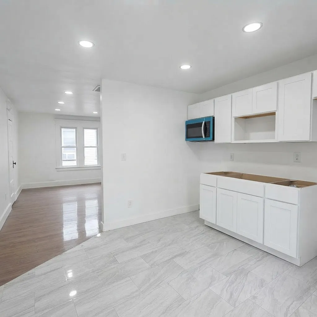 3 bed, 1124 sqft, $1,850 — Photo 1