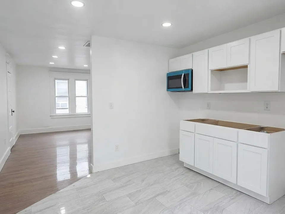 252 W Hazel St #3