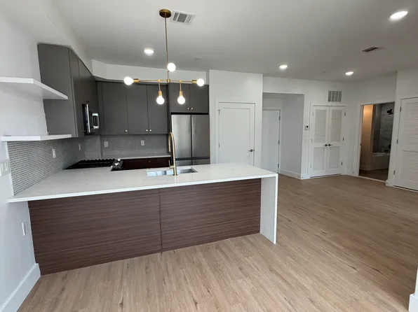 276 Duncan Avenue image 1 of 15