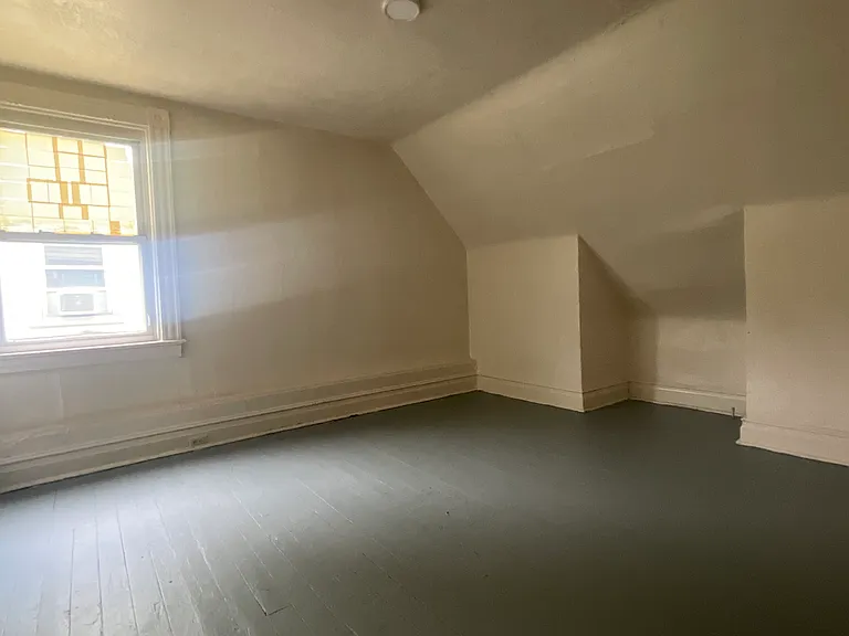 654 Airbrake Ave — Photo 10