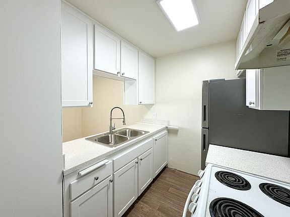 3rd image of 4621 Lamont St Unit 7A