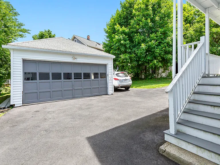 17 Holden Rd — Photo 2