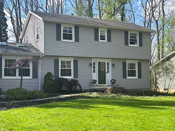 3rd image of 11 Shadowmoor Dr