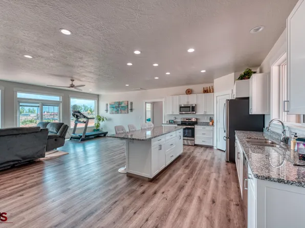 1680 S West Creekside Dr, Kanab, UT 84741