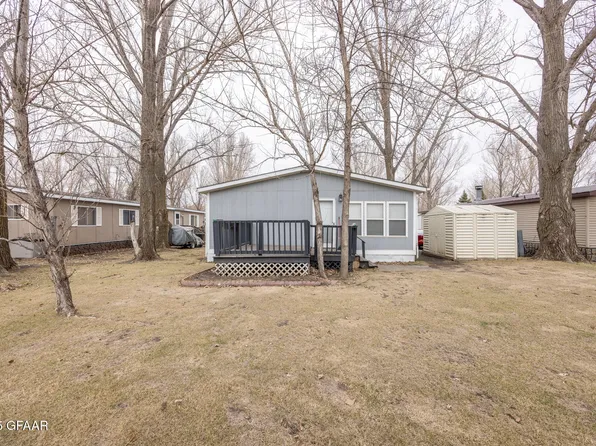 2499 Lawndale Rd, Grand Forks, ND 58201