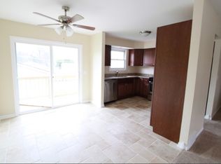 1903 Meadow Ln, McHenry, IL 60050