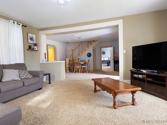 4th image of 615 E Adams Ave
