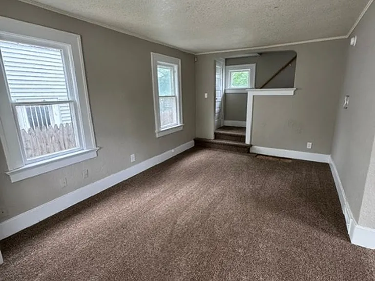3102 Smith St — Photo 2