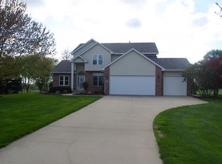 2491 River Run Rd, Cedar Rapids, IA 52411