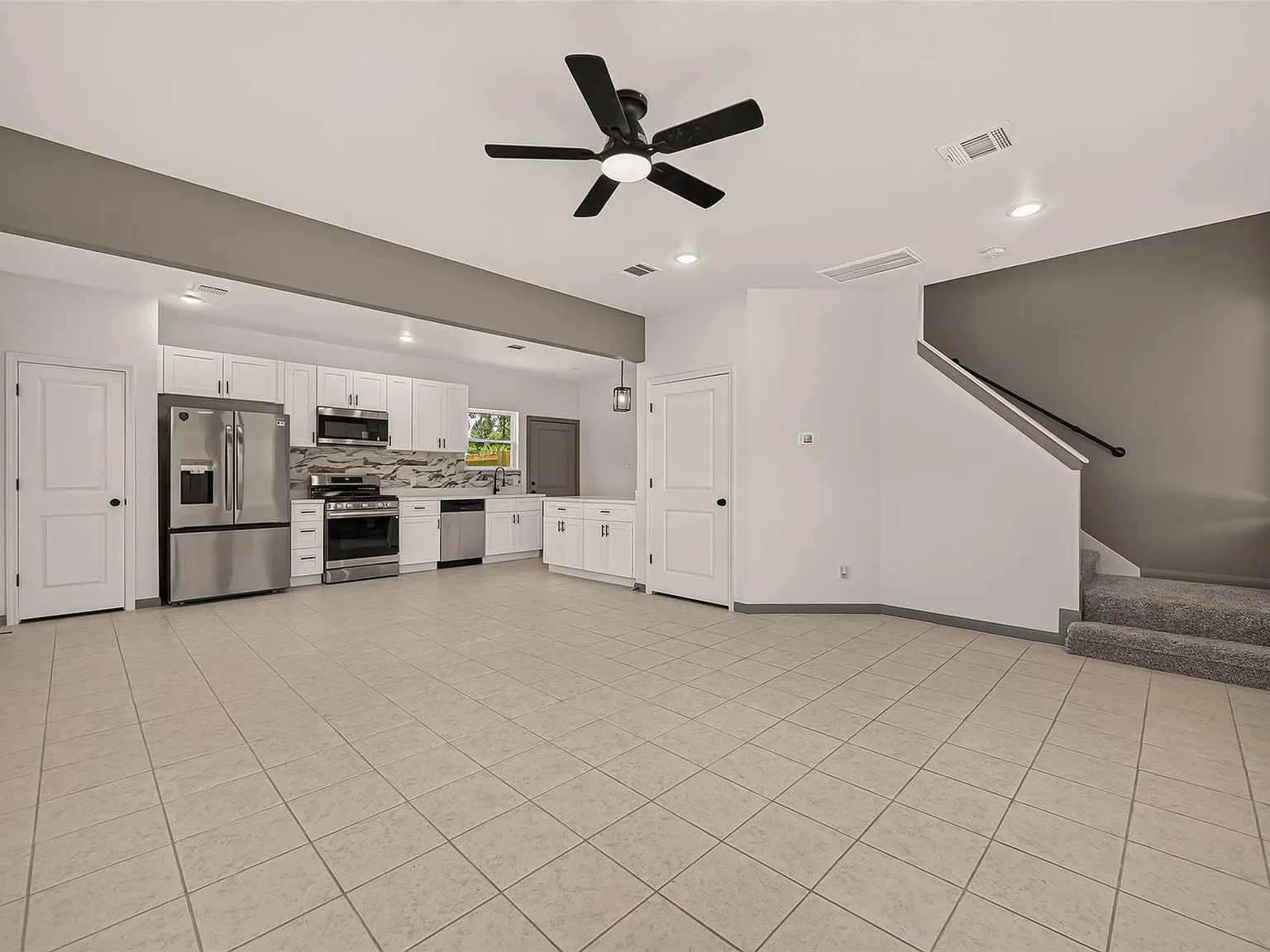 3 bed, 2.0 bath, 1272 sqft, $1,900 — Photo 3